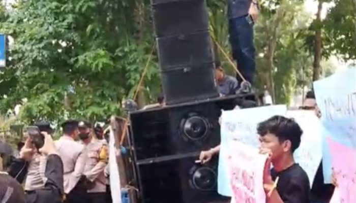 SAPA Geruduk Kantor Bupati Langkat, Tagih Realisasi Kesepakatan PT LNK soal Jalan Wampu