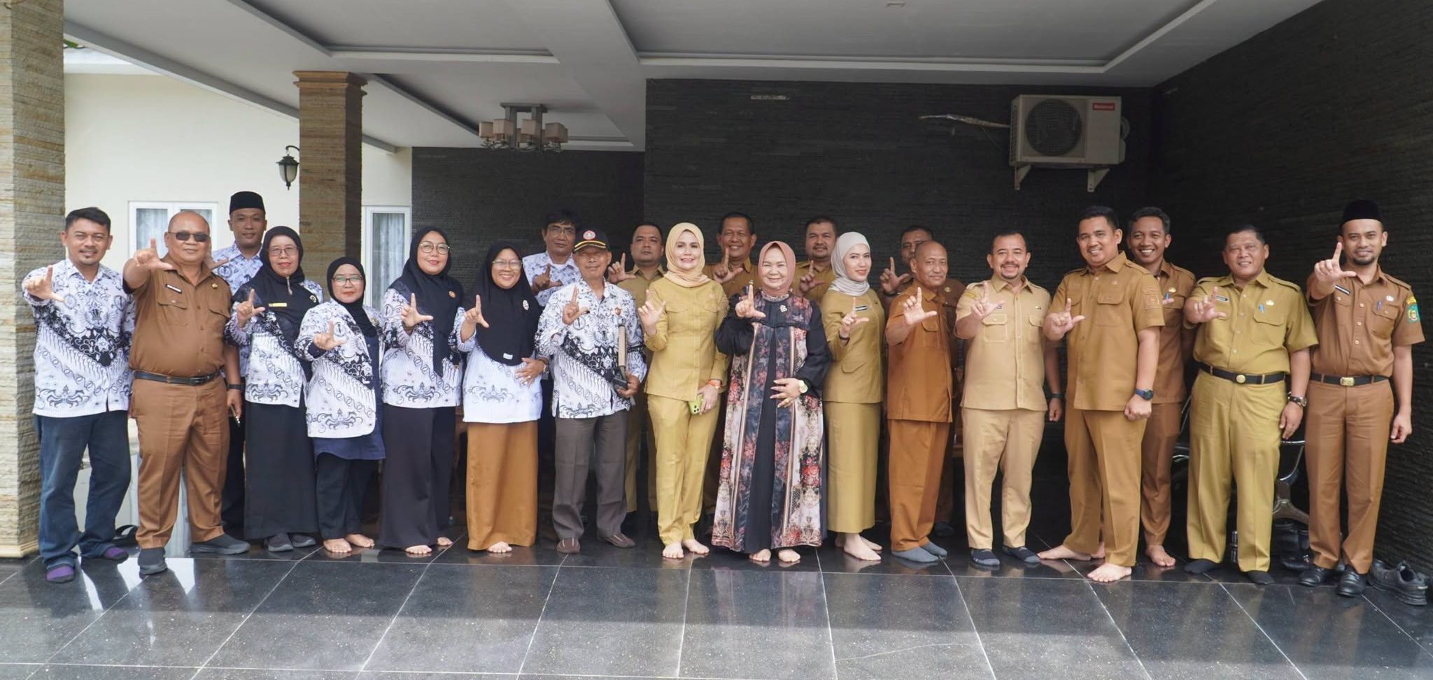 Tiorita Minta Anak Langkat Tak putus Sekolah