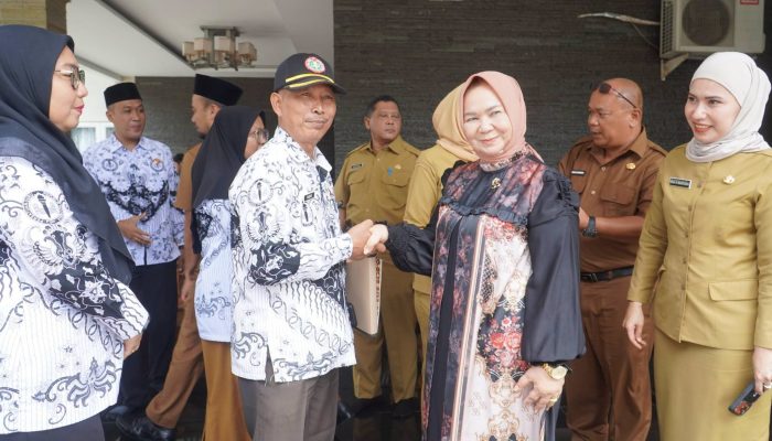 Tiorita Minta Tak Ada Anak Langkat Putus Sekolah