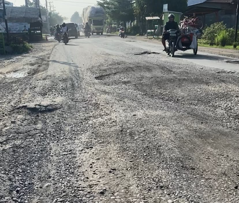 Warga Nantikan Perbaikan Jalan Sambirejo-Kwala Begumit